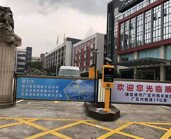 通辽小区广告道闸